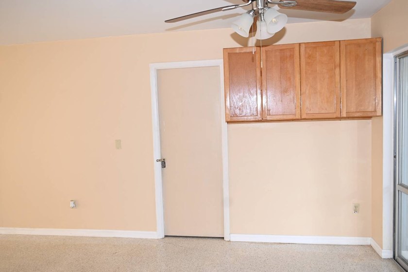 Welcome to this charming 3-bedroom, 2-bath single-family home - photo 6