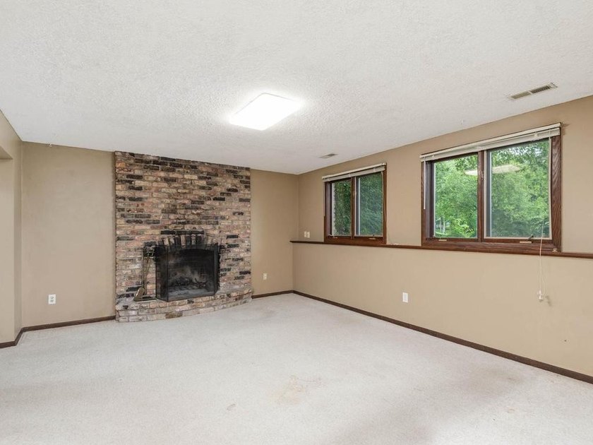 Welcome to this Plymouth split-entry located in the Wayzata - photo 19