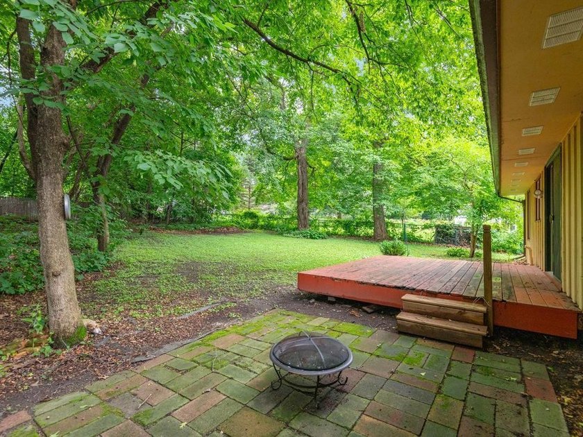 Welcome to this Plymouth split-entry located in the Wayzata - photo 27