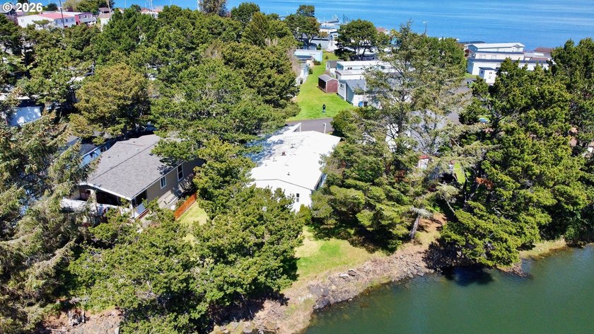 Welcome to coastal living at its finest in Bayview Mobile Home - photo 38