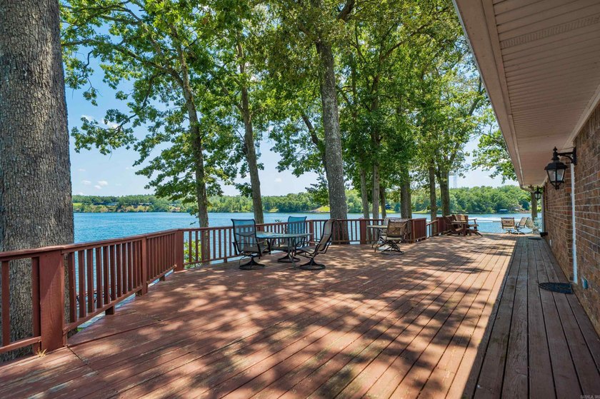 300+ ft of Waterfront on Lake Hamilton! Rare point lot, gated - photo 39