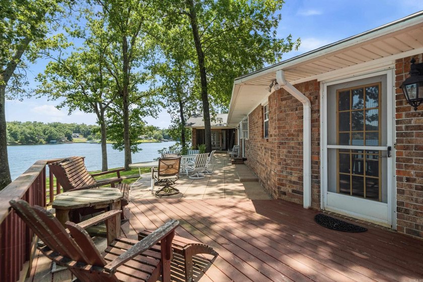 300+ ft of Waterfront on Lake Hamilton! Rare point lot, gated - photo 40