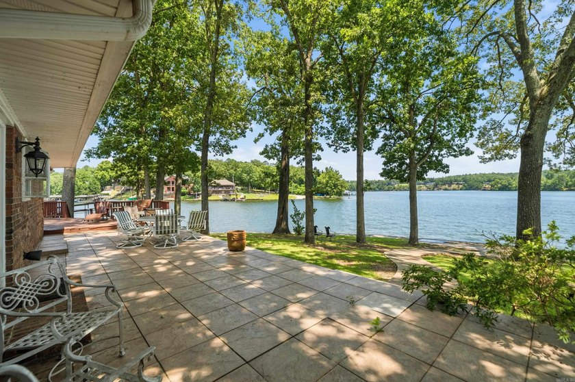 300+ ft of Waterfront on Lake Hamilton! Rare point lot, gated - photo 41