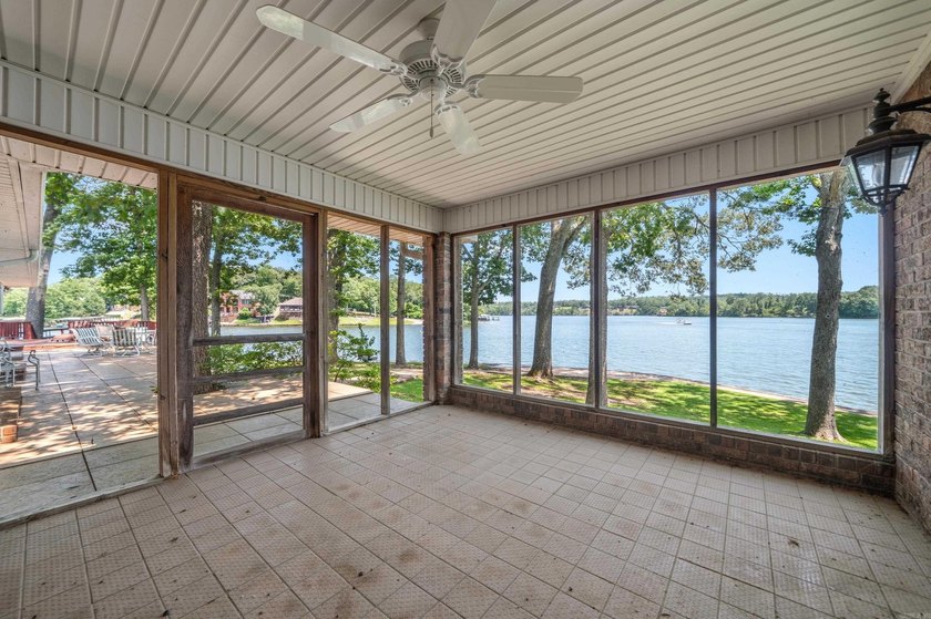 300+ ft of Waterfront on Lake Hamilton! Rare point lot, gated - photo 44