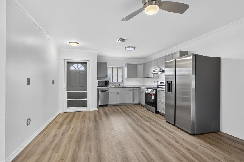 Beautifully renovated corner villa in desirable 55+ Ashley Drive - photo 13