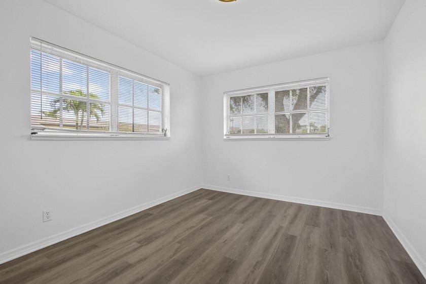 Beautifully renovated corner villa in desirable 55+ Ashley Drive - photo 15