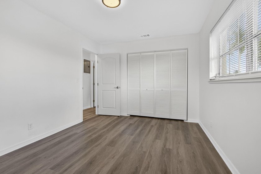 Beautifully renovated corner villa in desirable 55+ Ashley Drive - photo 16