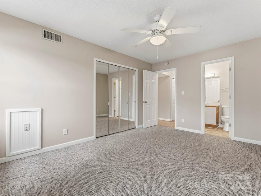 Move right into this beautifully updated end-unit upper-level - photo 18