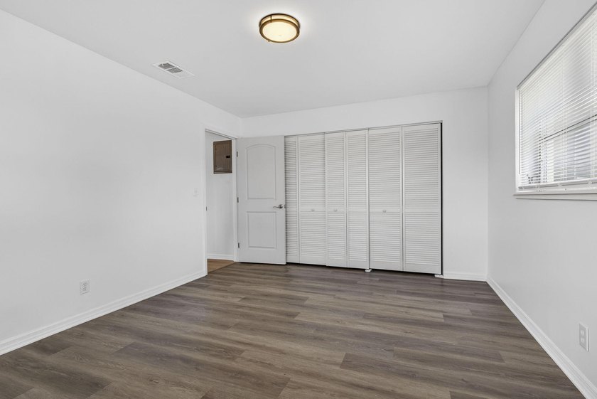 Beautifully renovated corner villa in desirable 55+ Ashley Drive - photo 18