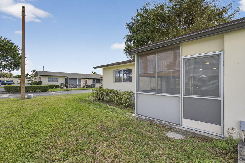 Beautifully renovated corner villa in desirable 55+ Ashley Drive - photo 27