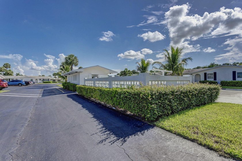 Beautifully renovated corner villa in desirable 55+ Ashley Drive - photo 32