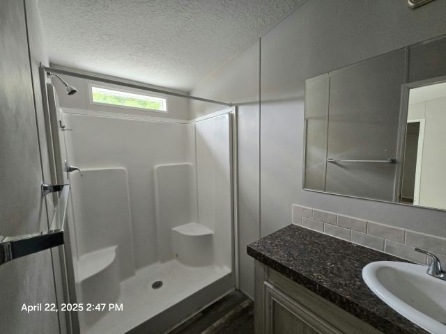 Make your new home in Sunshine Village, a well-maintained - photo 4