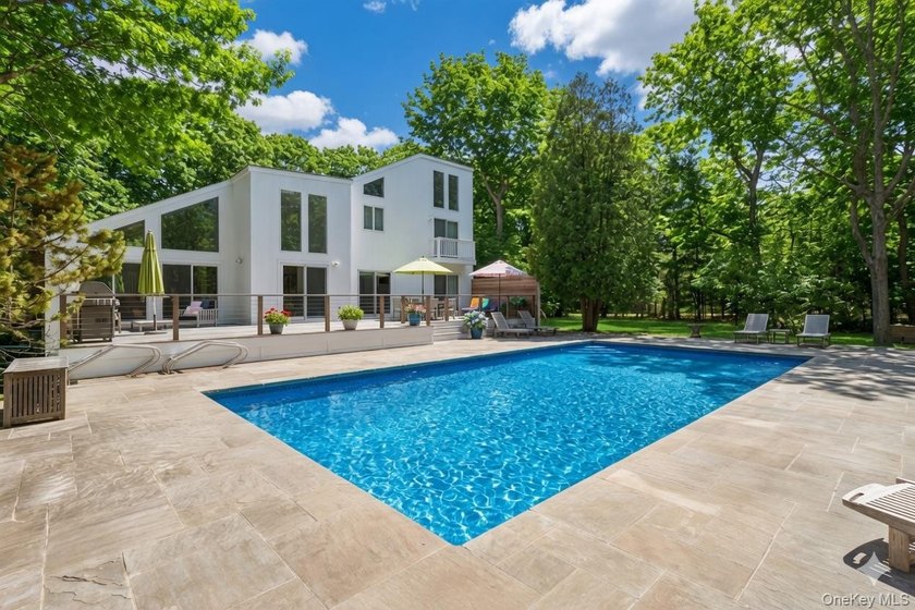 Turnkey Modern Retreat in East Hampton's Northwest Woods - photo 3