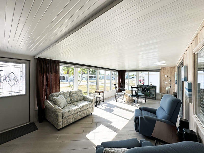 Welcome to this charming 1141 square feet manufactured home in - photo 3