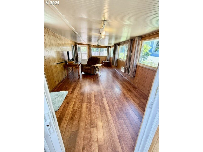 Welcome to this well-maintained 1,410-square-foot home nestled - photo 12