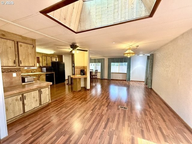 Welcome to this well-maintained 1,410-square-foot home nestled - photo 13