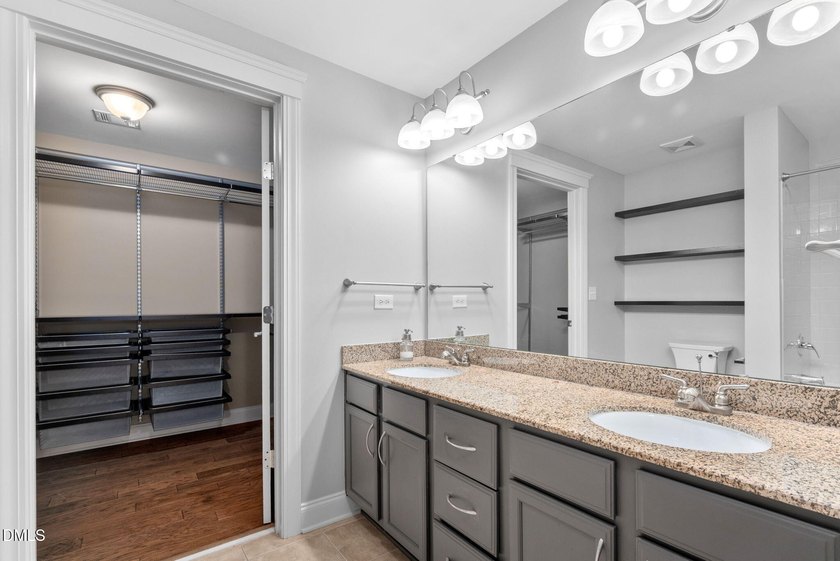 Incredible 6th floor home in the highly desirable 222 Glenwood! - photo 13
