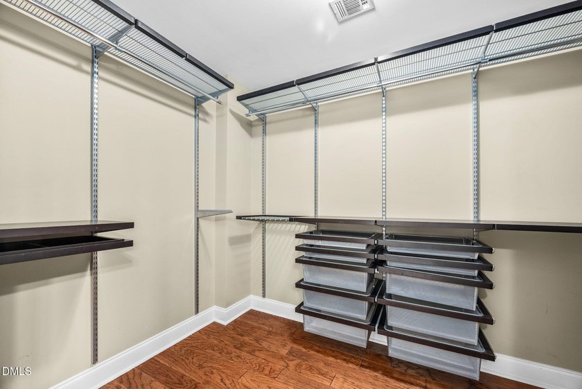 Incredible 6th floor home in the highly desirable 222 Glenwood! - photo 14