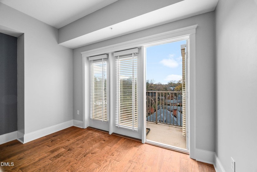 Incredible 6th floor home in the highly desirable 222 Glenwood! - photo 15