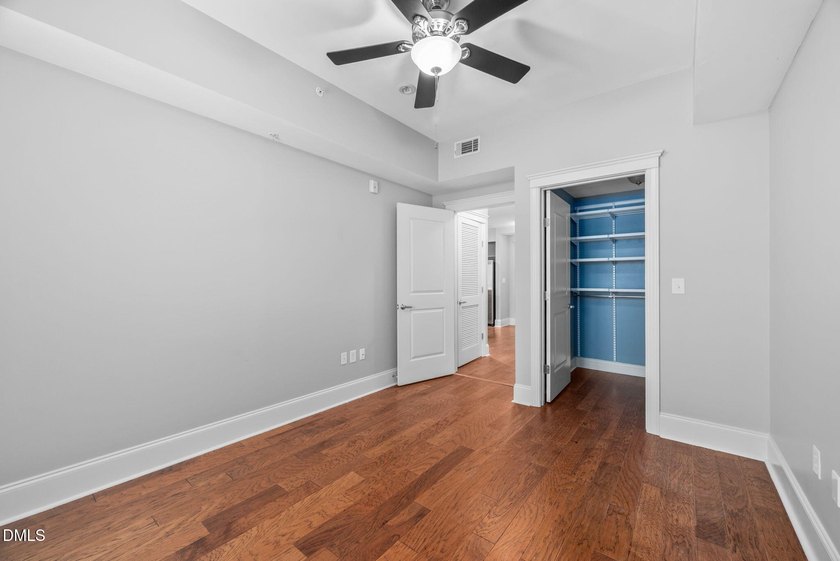 Incredible 6th floor home in the highly desirable 222 Glenwood! - photo 17