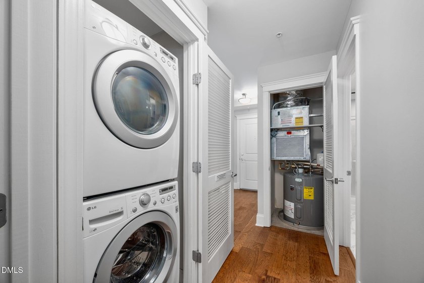 Incredible 6th floor home in the highly desirable 222 Glenwood! - photo 20