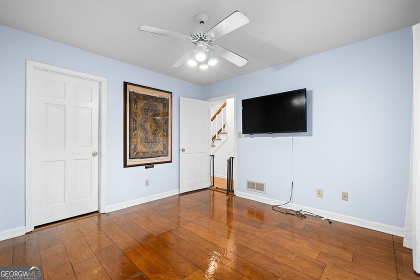 Set along the shores of Lake Lanier, this thoughtfully designed - photo 22