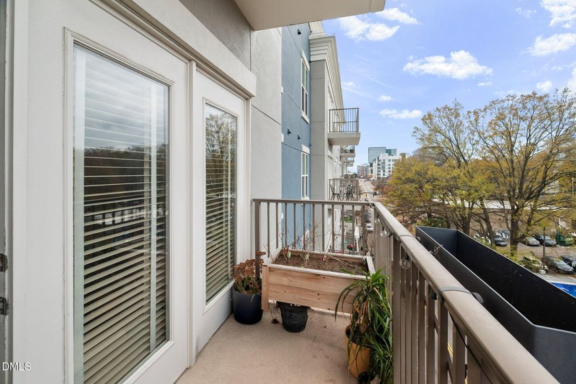 Incredible 6th floor home in the highly desirable 222 Glenwood! - photo 22