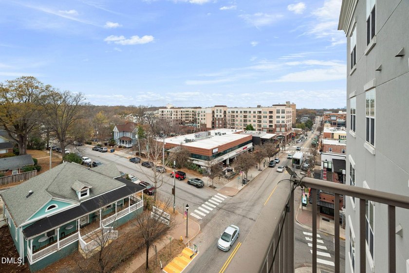 Incredible 6th floor home in the highly desirable 222 Glenwood! - photo 24
