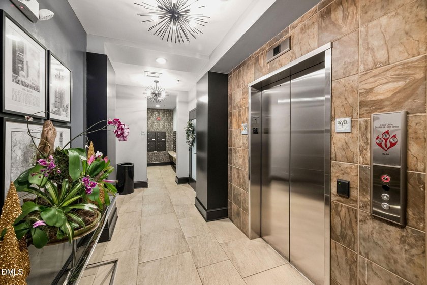 Incredible 6th floor home in the highly desirable 222 Glenwood! - photo 26
