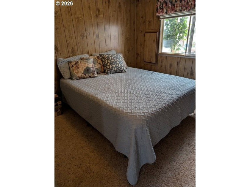 Welcome to this well-maintained 1,410-square-foot home nestled - photo 27