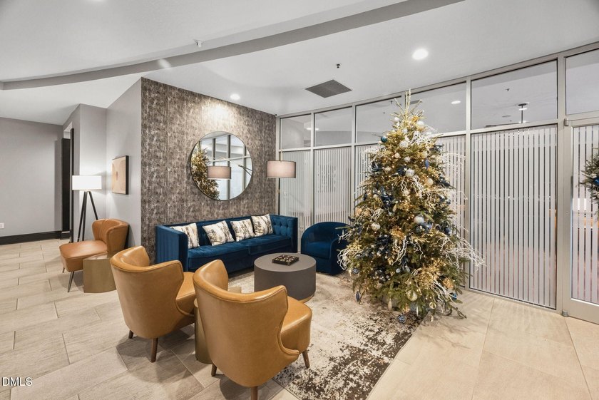 Incredible 6th floor home in the highly desirable 222 Glenwood! - photo 27