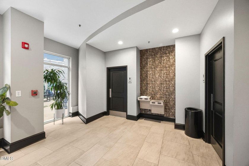 Incredible 6th floor home in the highly desirable 222 Glenwood! - photo 28