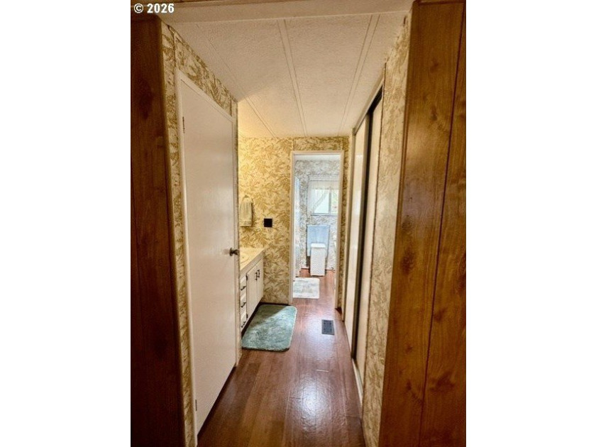 Welcome to this well-maintained 1,410-square-foot home nestled - photo 32