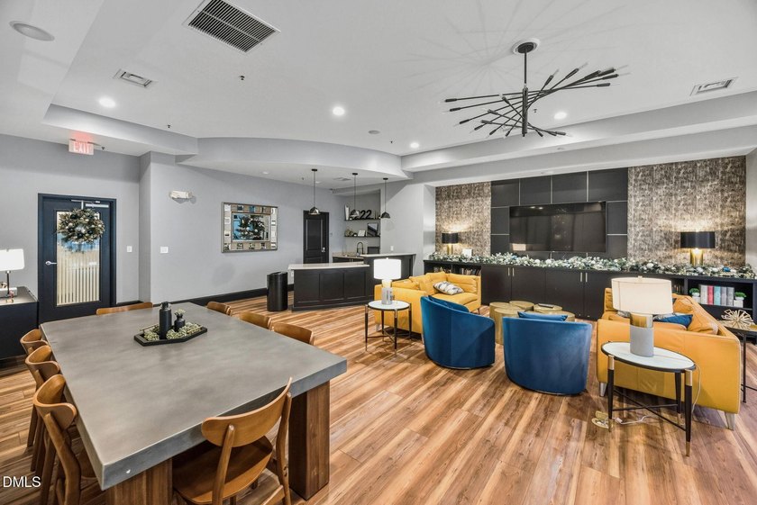 Incredible 6th floor home in the highly desirable 222 Glenwood! - photo 34