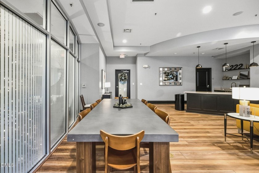 Incredible 6th floor home in the highly desirable 222 Glenwood! - photo 35
