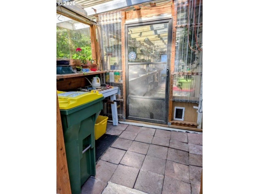 Welcome to this well-maintained 1,410-square-foot home nestled - photo 36