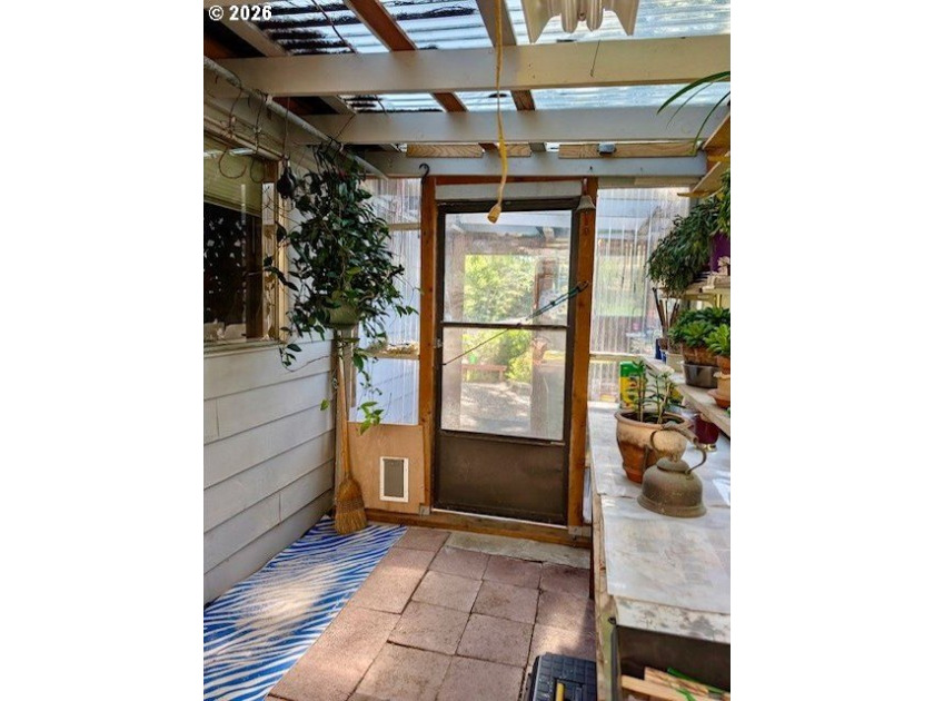 Welcome to this well-maintained 1,410-square-foot home nestled - photo 38