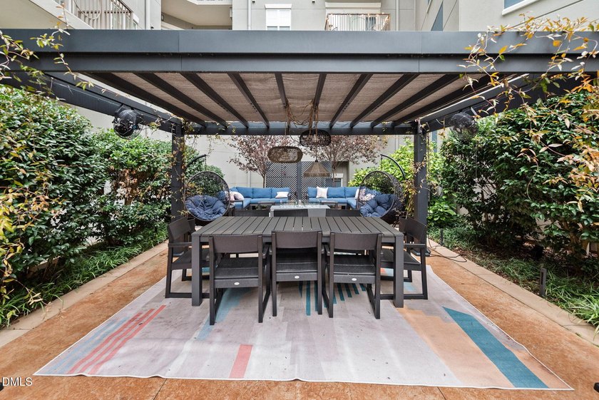 Incredible 6th floor home in the highly desirable 222 Glenwood! - photo 40