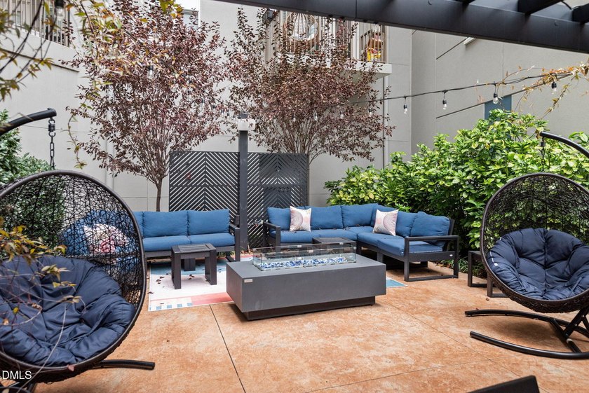 Incredible 6th floor home in the highly desirable 222 Glenwood! - photo 41