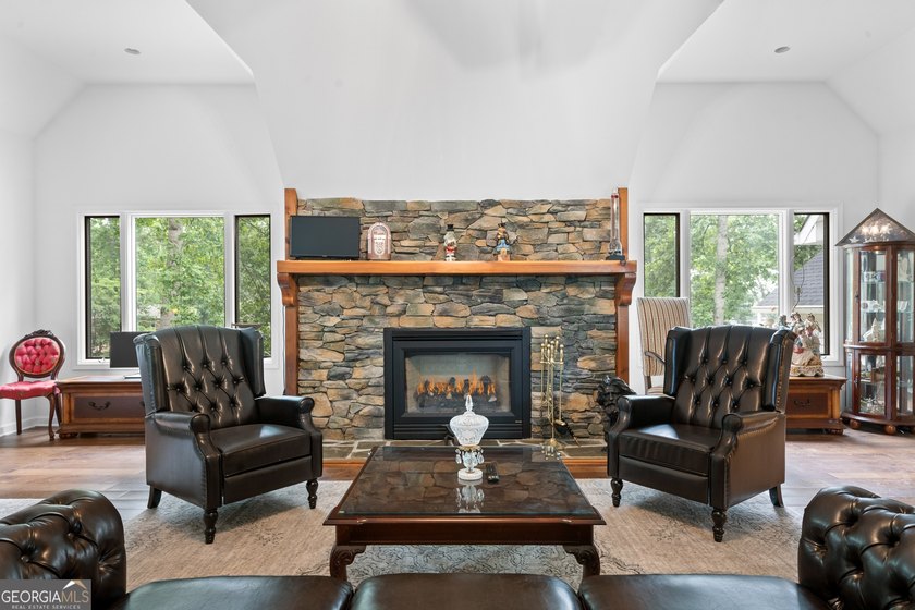 Set along the shores of Lake Lanier, this thoughtfully designed - photo 46