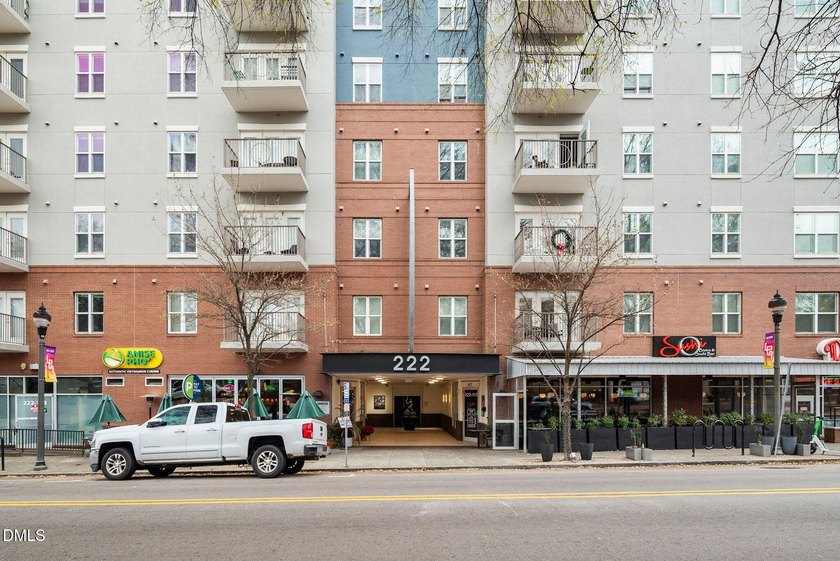 Incredible 6th floor home in the highly desirable 222 Glenwood! - photo 47