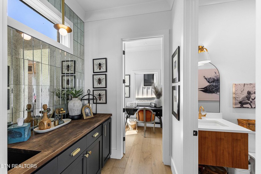 Every detail has been considered in this lakefront estate in - photo 11