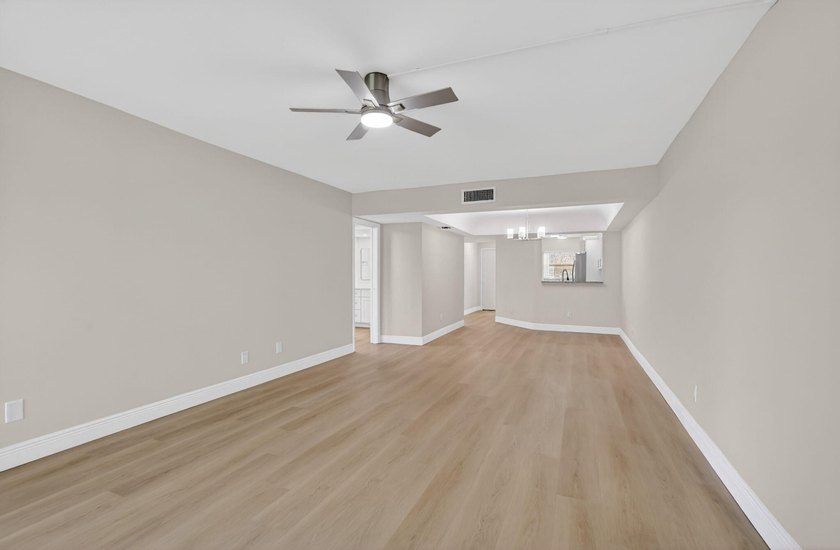 Beautifully updated corner unit in sought-after Boca Barwood! - photo 11