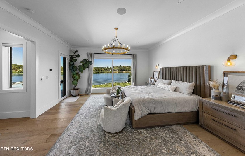 Every detail has been considered in this lakefront estate in - photo 12