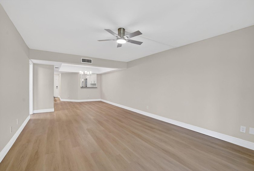 Beautifully updated corner unit in sought-after Boca Barwood! - photo 12