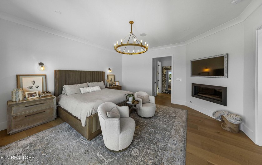 Every detail has been considered in this lakefront estate in - photo 13