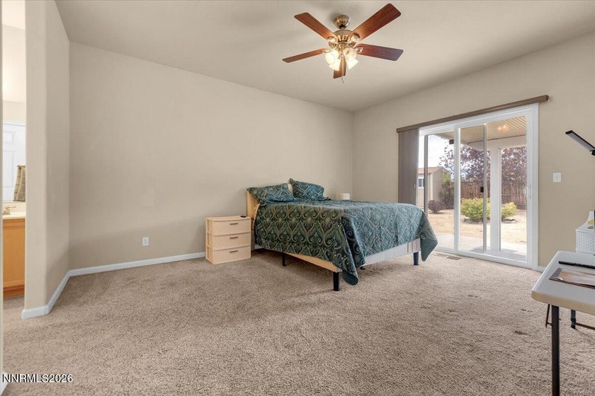Great 3 bed,2 bath with views of the mountains and open area. It - photo 17