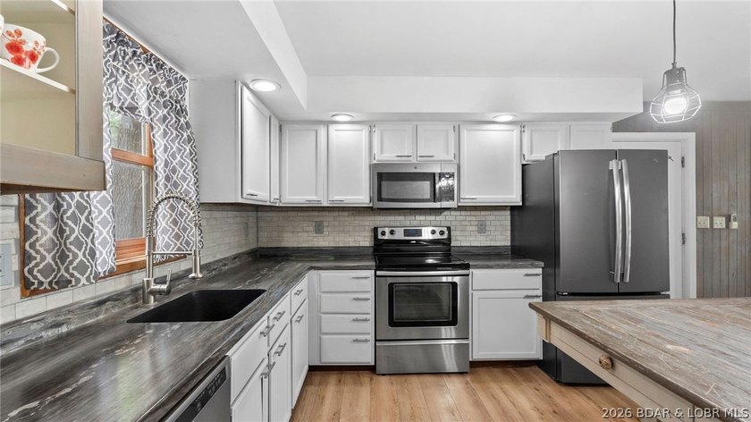 Lake life is calling! Wake up to beautiful lake views in this - photo 18