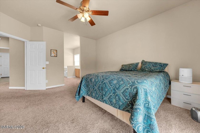 Great 3 bed,2 bath with views of the mountains and open area. It - photo 18