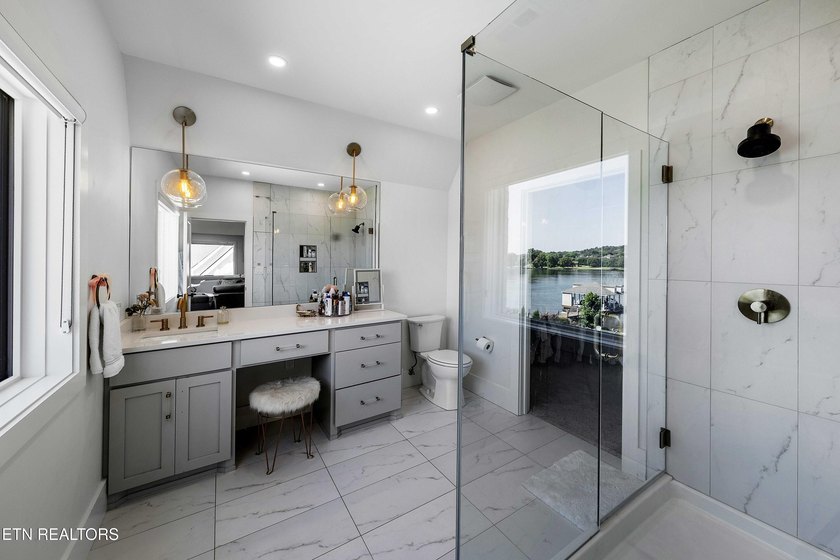 Every detail has been considered in this lakefront estate in - photo 19